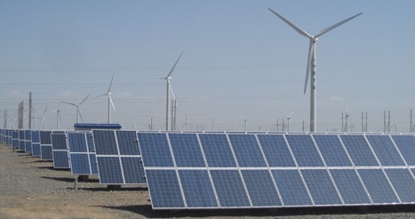 Гибридная солнечно-ветровая электростанция в провинции Ганьсу в Китае