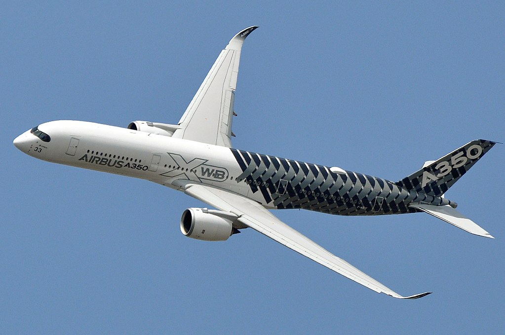 Самолет Airbus 350, фюзеляж и крылья выполнены преимущественно из углепластиков // Wikipedia Commons