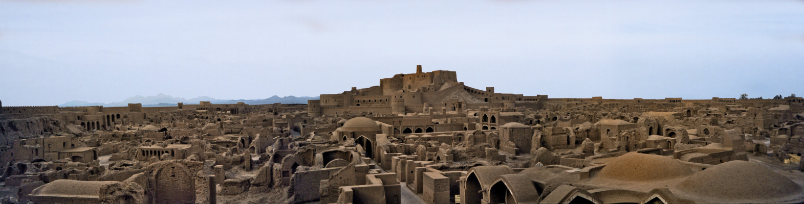 Бам — древний город из саманного кирпича на юго-востоке Ирана // Wikipedia Commons