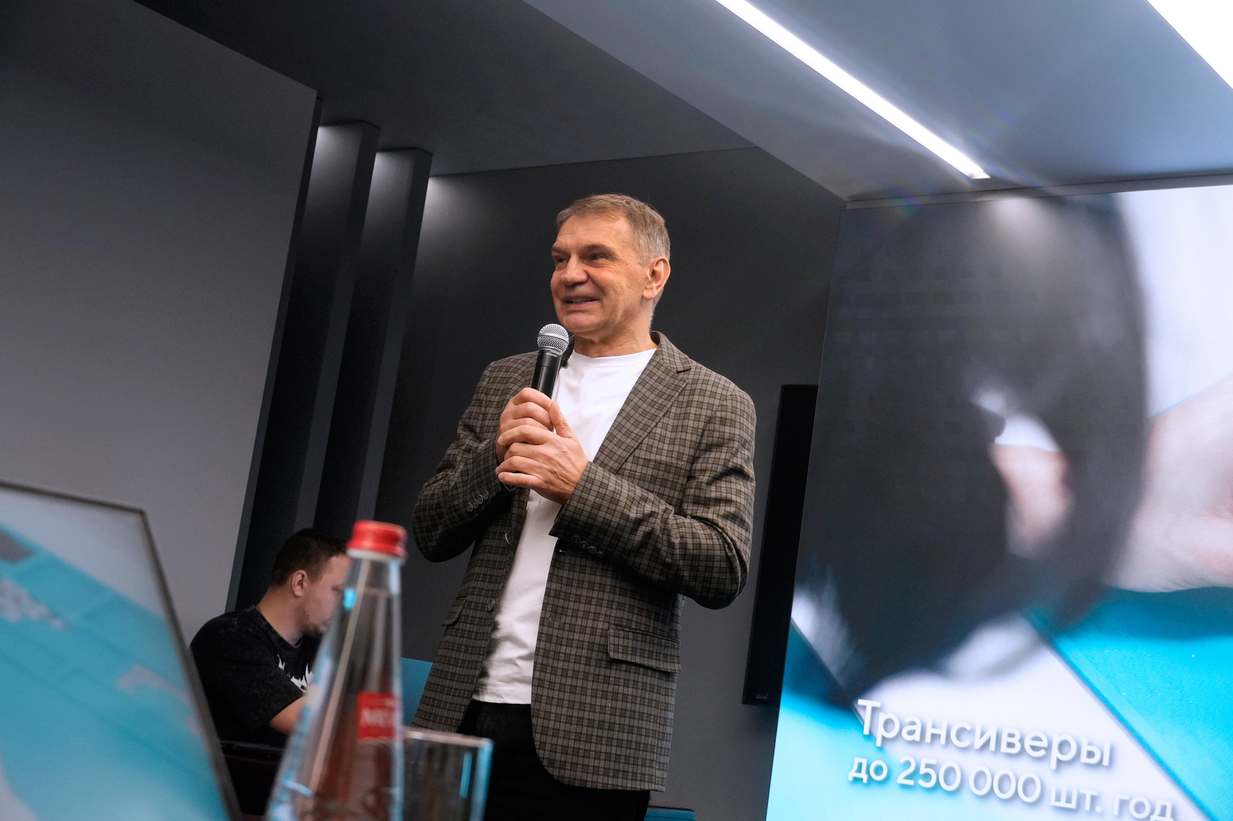 Зеленоградский нанотехнологический центр представил российским инженерам первый отечественный фотолитограф