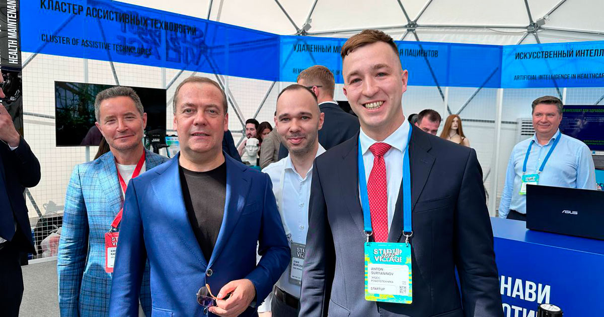 Логистических роботов Ronavi Robotics показали Дмитрию Медведеву на Startup Village в Сколково