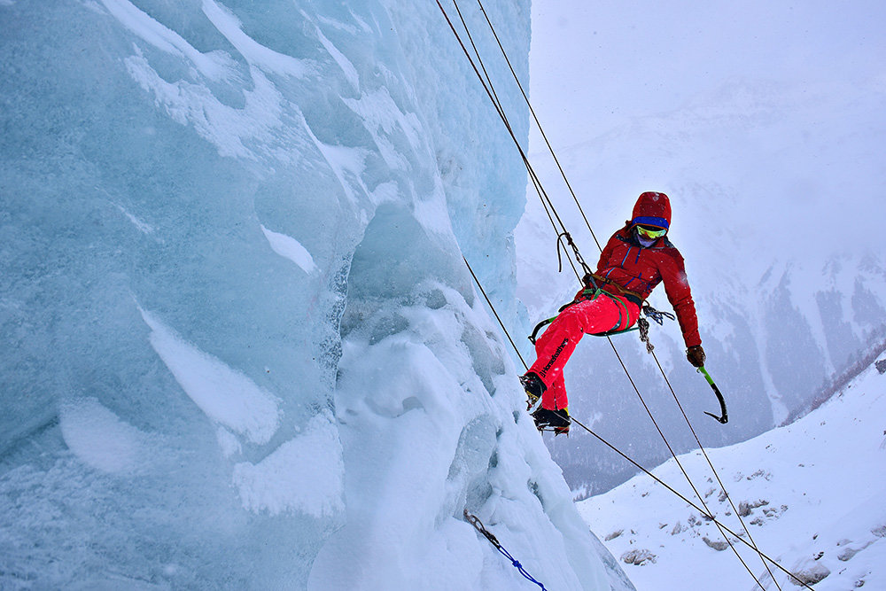 Испытания альпинистской куртки АрктикТекс со вставками инновационной греющей ткани